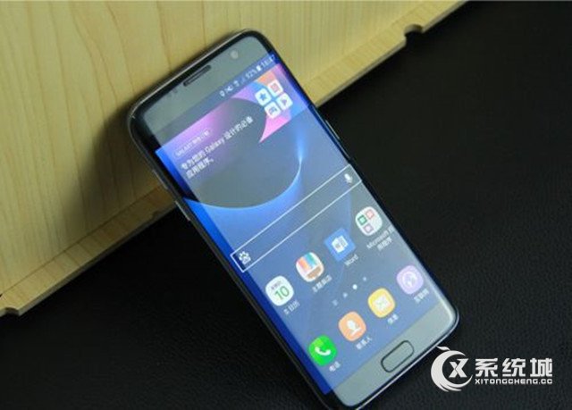 三星中端机Galaxy A7采用曲面屏设计