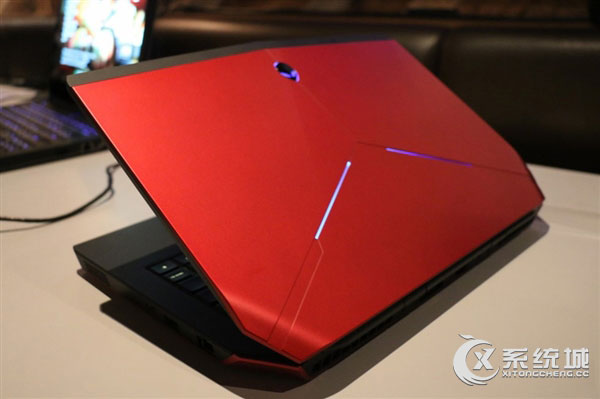 戴尔发布全新Alienware 13游戏本:采用OLED显示屏